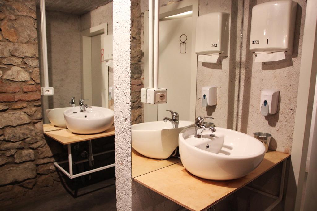 Destil Hostel Tiran Dış mekan fotoğraf