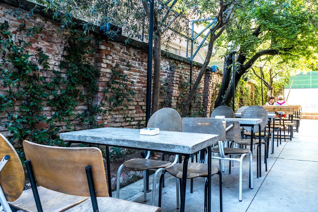 Destil Hostel Tiran Dış mekan fotoğraf
