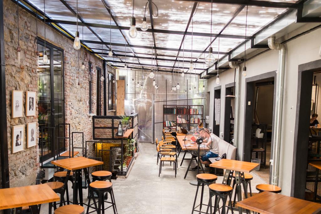 Destil Hostel Tiran Dış mekan fotoğraf